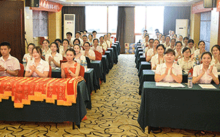 表彰大會(huì)上聽講學(xué)習(xí)